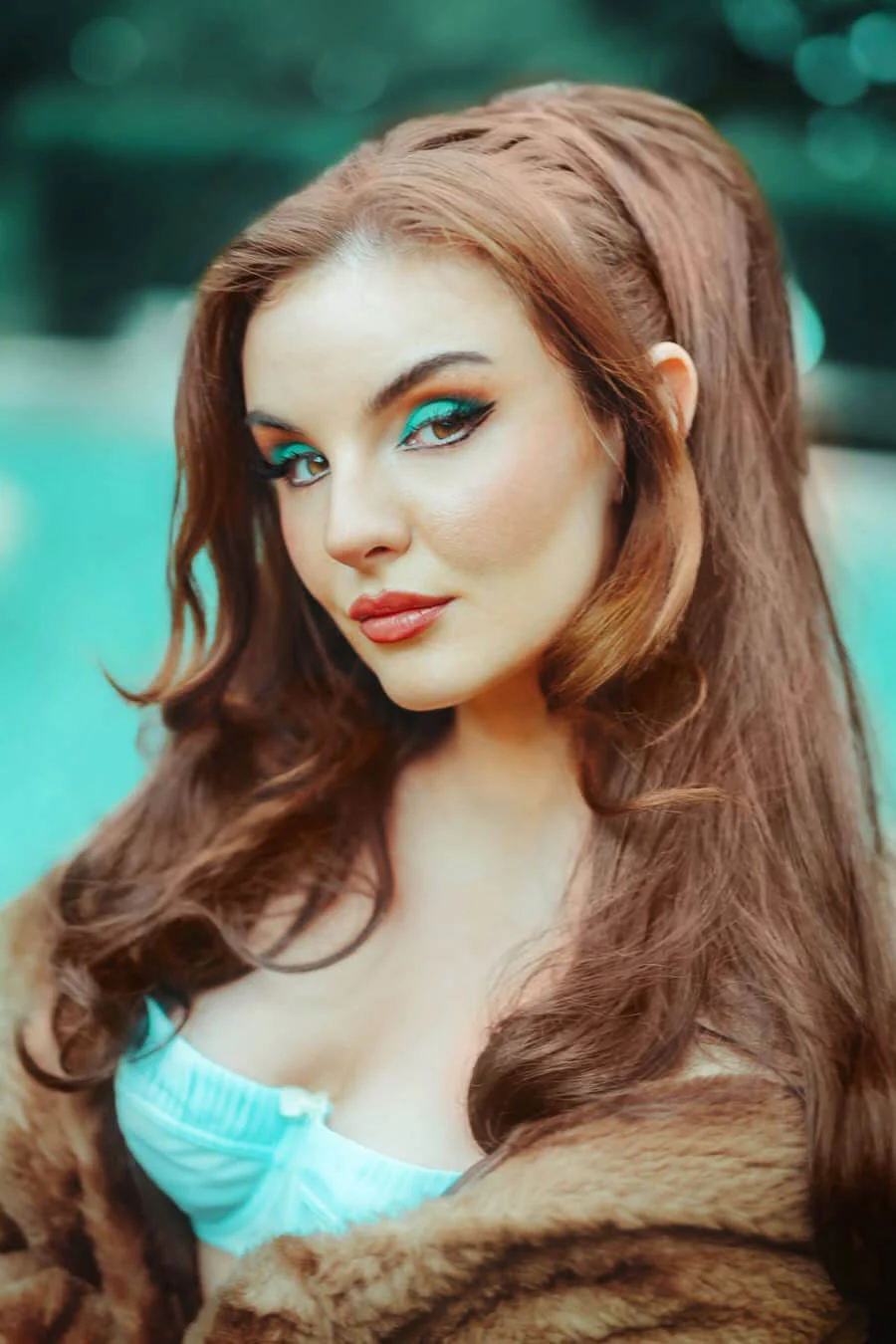 Priscilla - 1960s style Beehive Flip Half Wig - Image 27