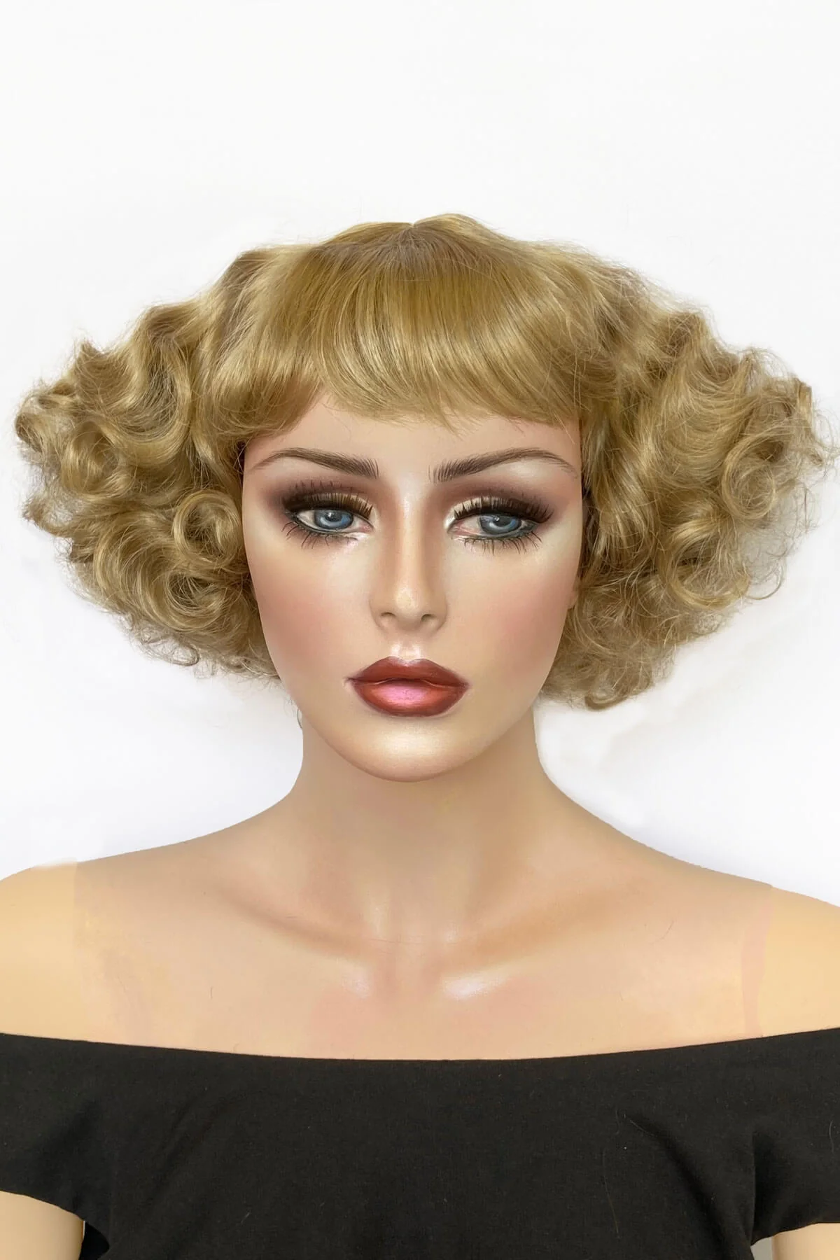 A short blonde vintage style wig with waves: Joy - Image 4