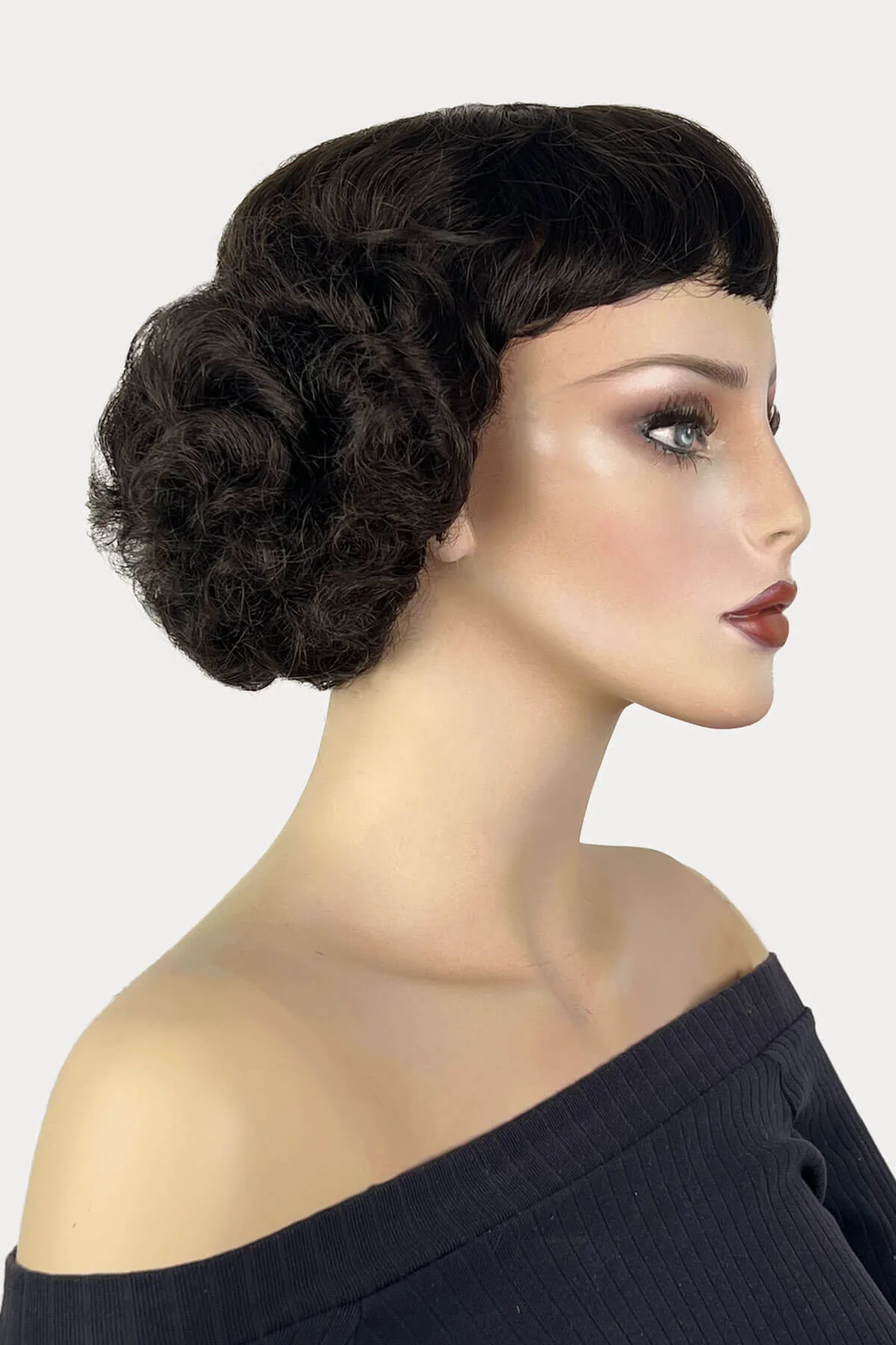 A short brown vintage 'faux bob' style wig with waves: Rita - Image 13