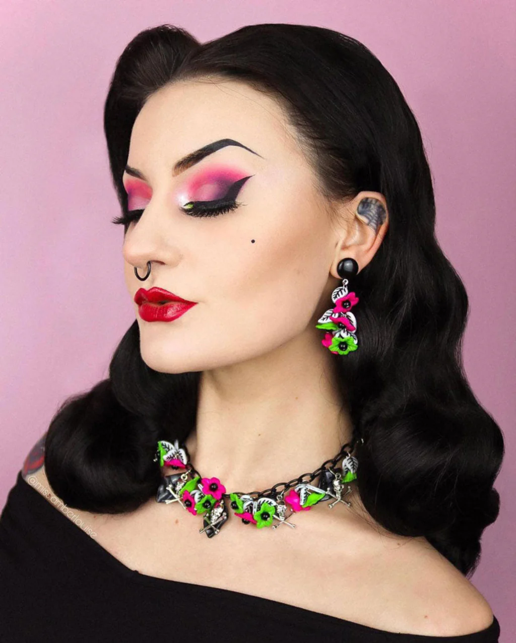 Black soft glamour wig with long marcel waves: Vivienne - Image 5