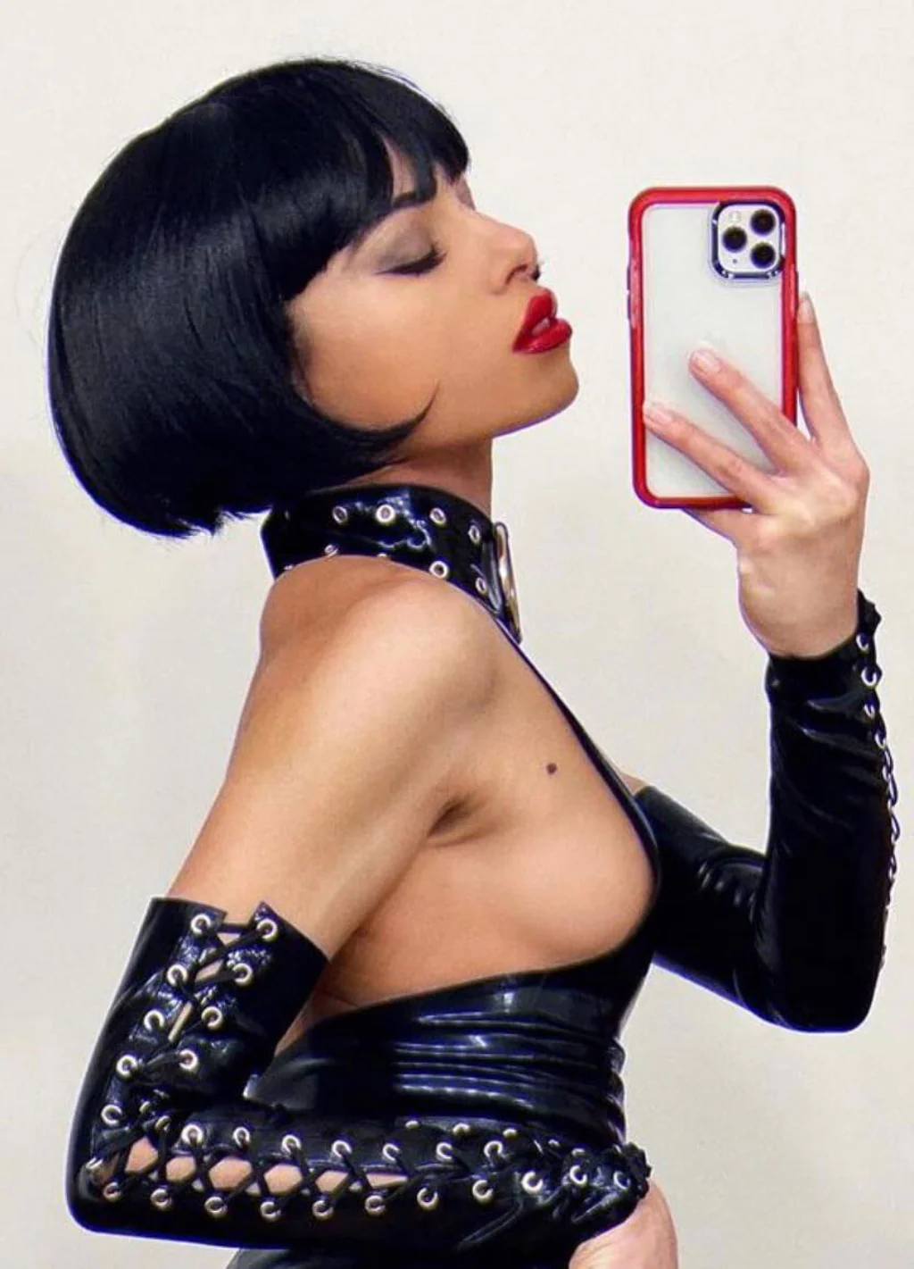 Louise Brooks style wig, short black 'Lulu' bob: Brooks - Image 4