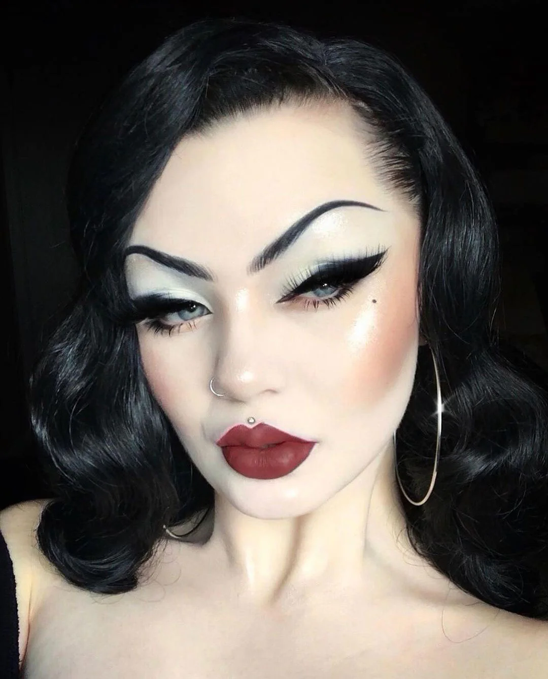 Black lacefront wig, pinup/vintage style, mid length with finger waves: Etta - Image 7