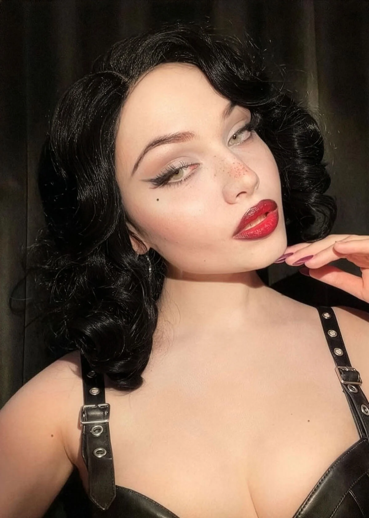 Black lacefront wig, pinup/vintage style, mid length with finger waves: Etta - Image 9