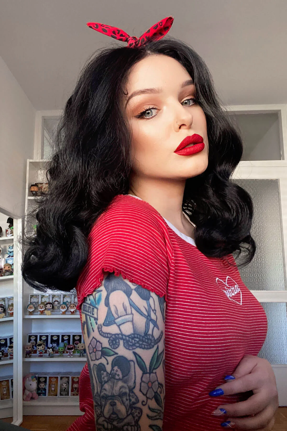 Black pinup wig, lace front with long finger waves: Tyra - Image 5