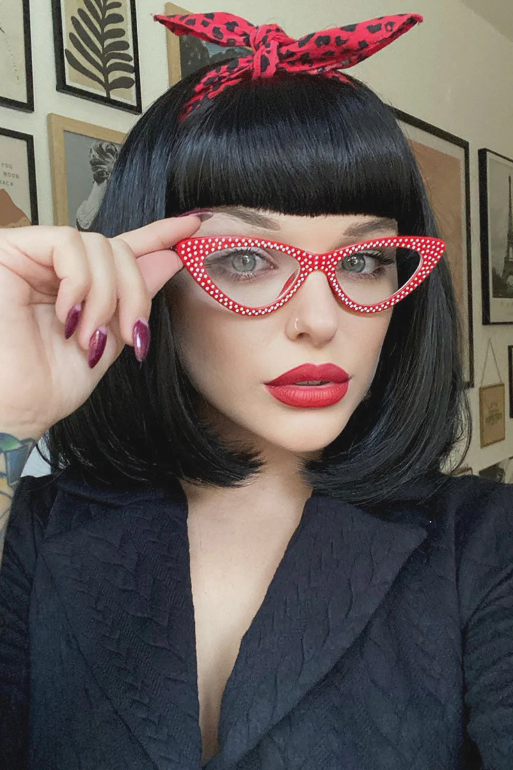 Black long bob wig with a short retro, rockabilly-style fringe: Beth - Image 10