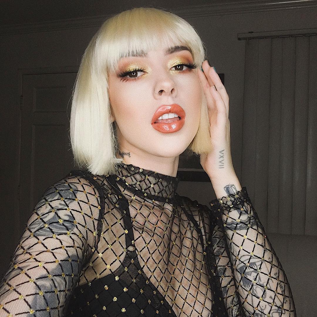 Blunt blonde bob wig with fringe: Gracie - Image 8
