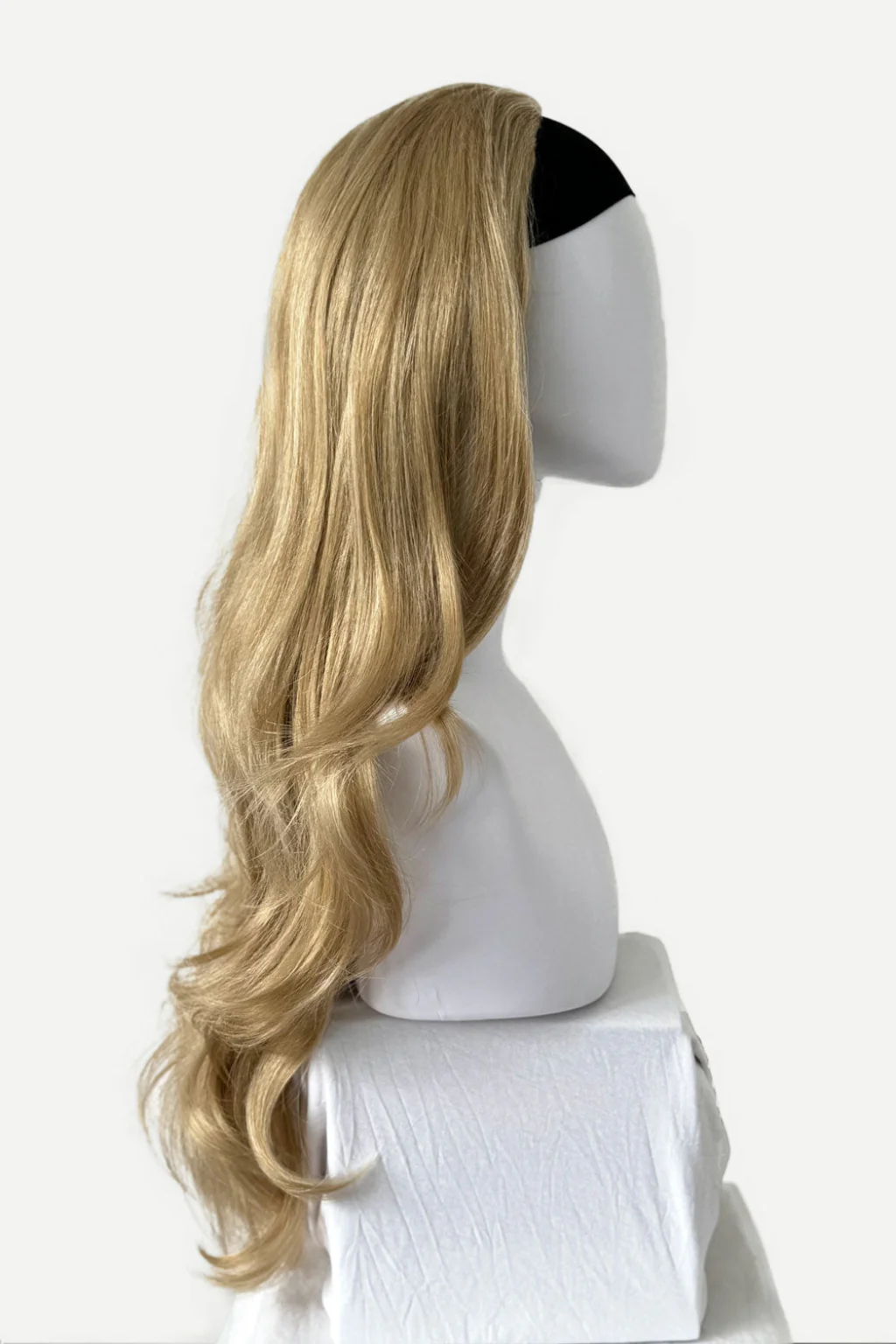 Blonde half wig hairpiece (3/4 wig), loose curls: Suki - Image 20