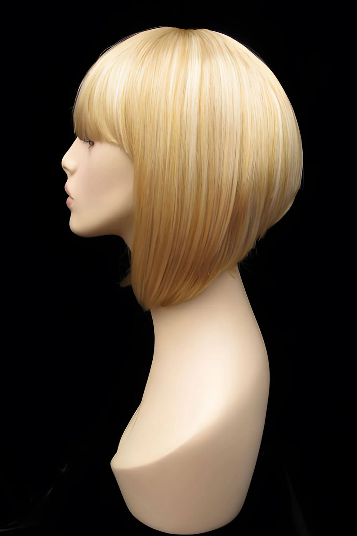 Blonde inverted bob wig: Rhiannon - Image 10