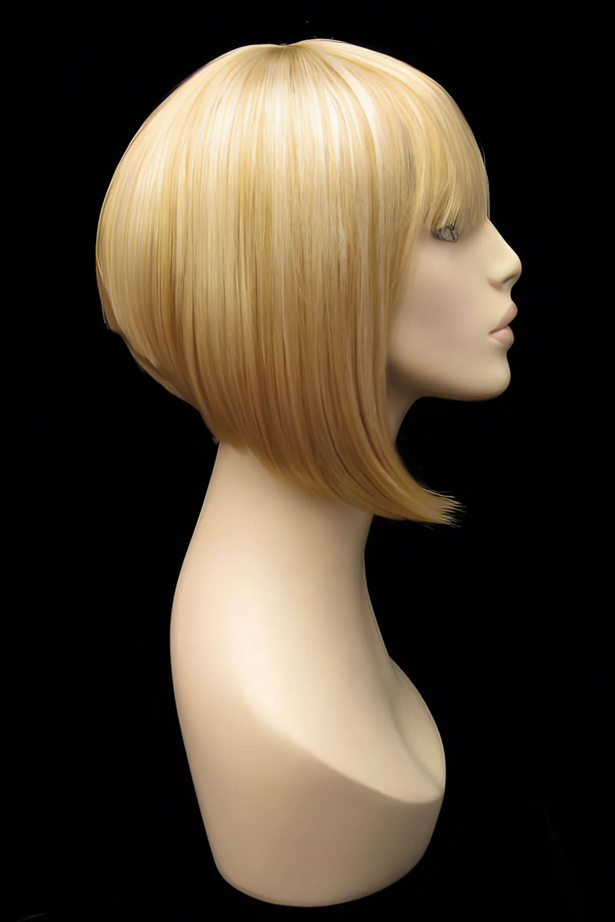Blonde inverted bob wig: Rhiannon - Image 12