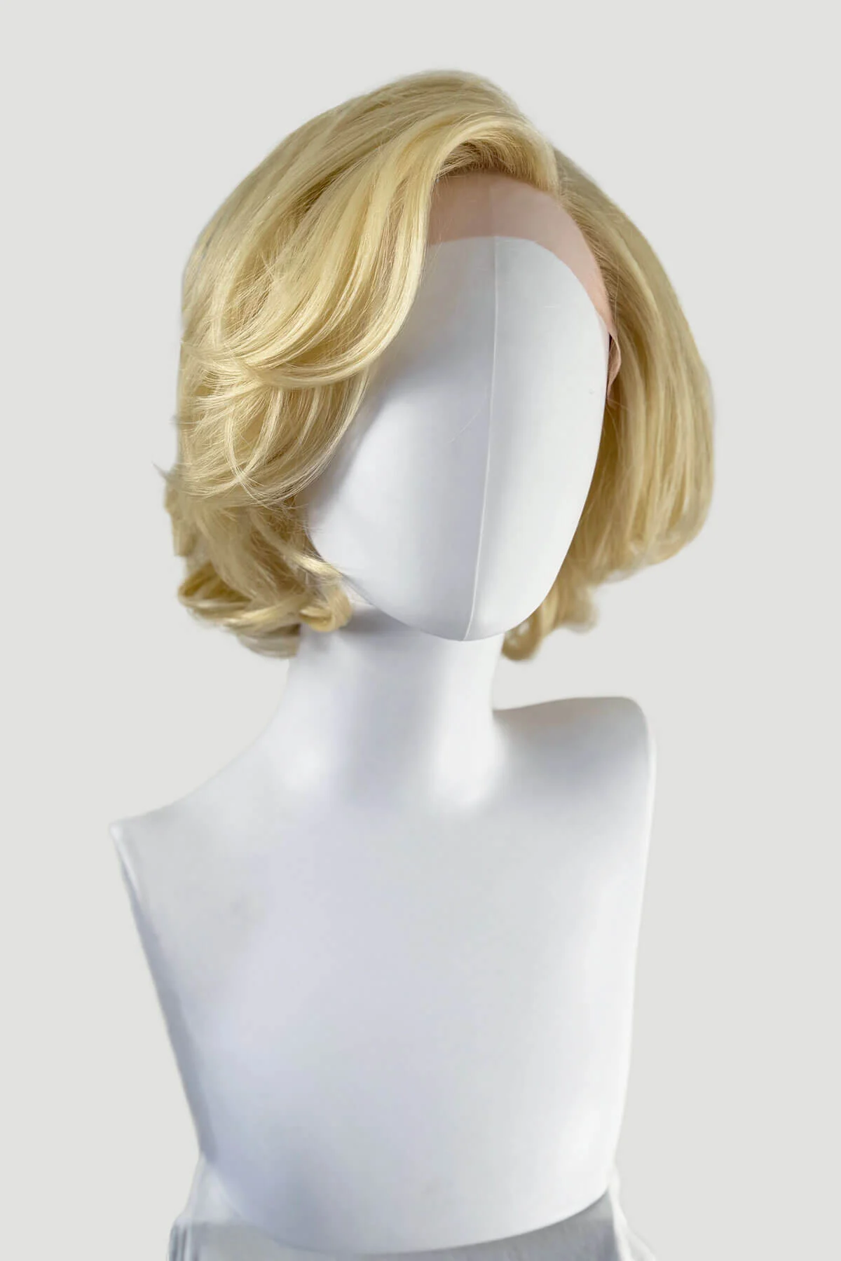Blonde lacefront wig, pinup/vintage style, mid length, hollywood elegance: Norma Jeane - Image 2