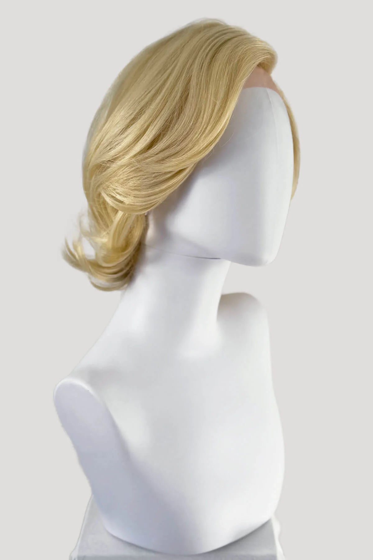 Blonde lacefront wig, pinup/vintage style, mid length, hollywood elegance: Norma Jeane - Image 3