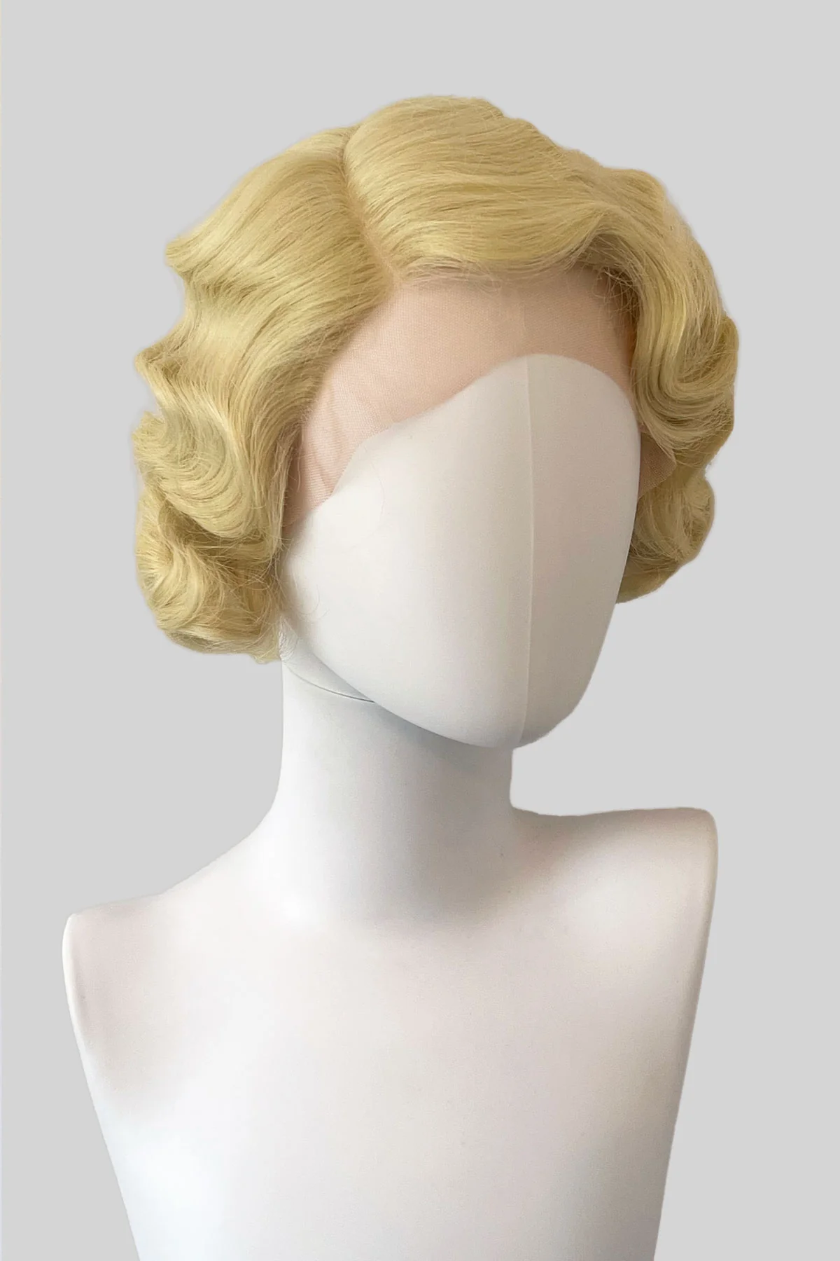 Short blonde lace front wig with beautiful hollywood s-waves: Odette - Image 5