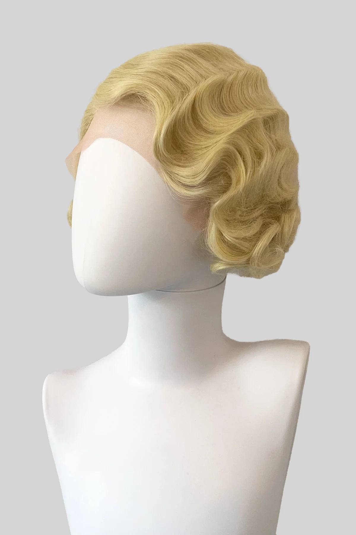 Short blonde lace front wig with beautiful hollywood s-waves: Odette - Image 6