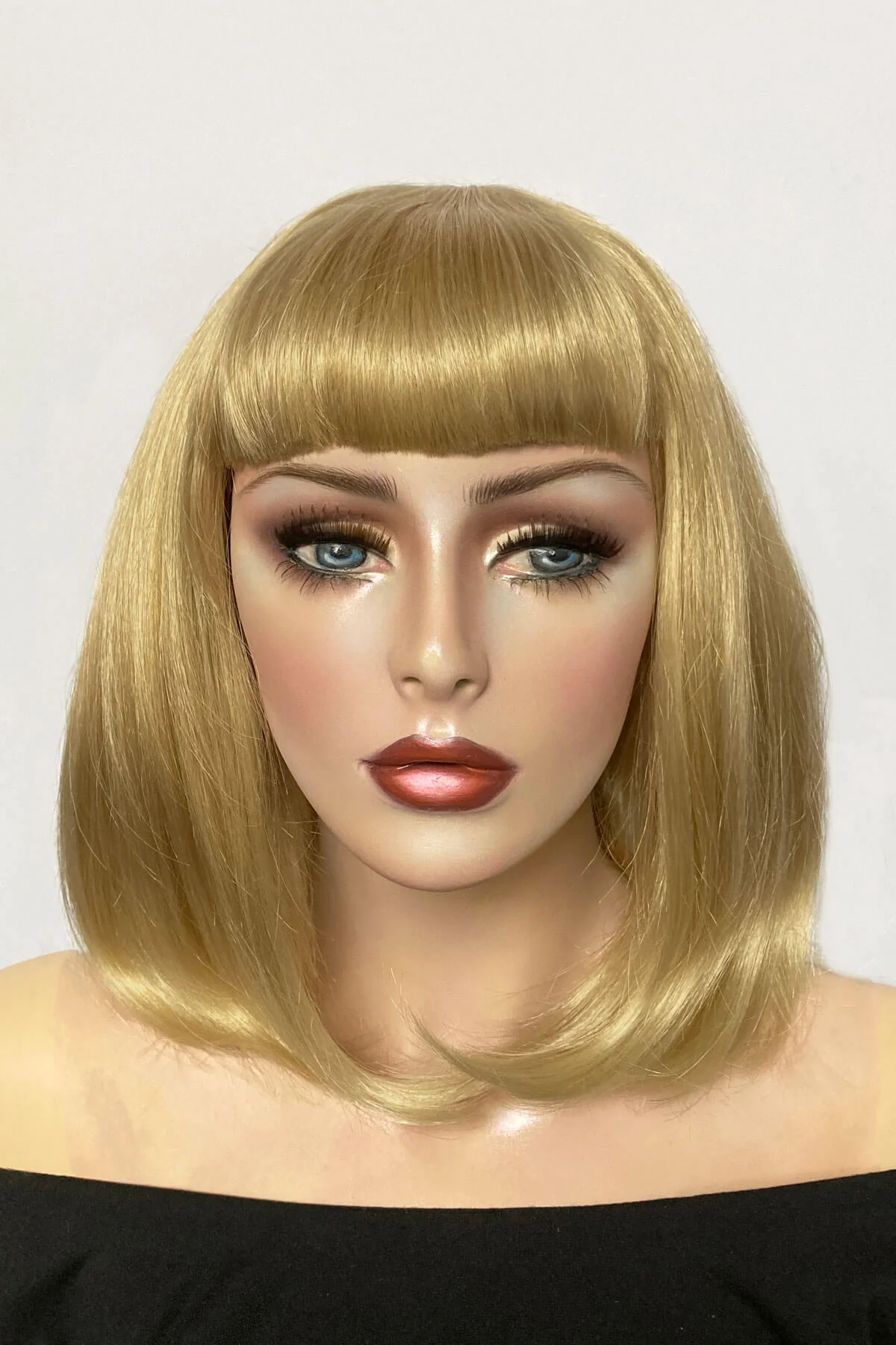 Blonde long bob wig with short fringe: Gloria - Image 3