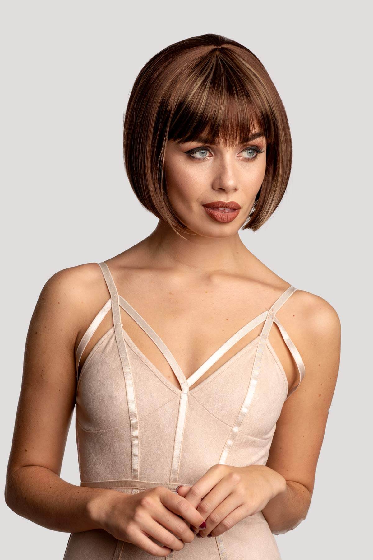 Brown bob wig with blonde highlights: Bethany - Image 3