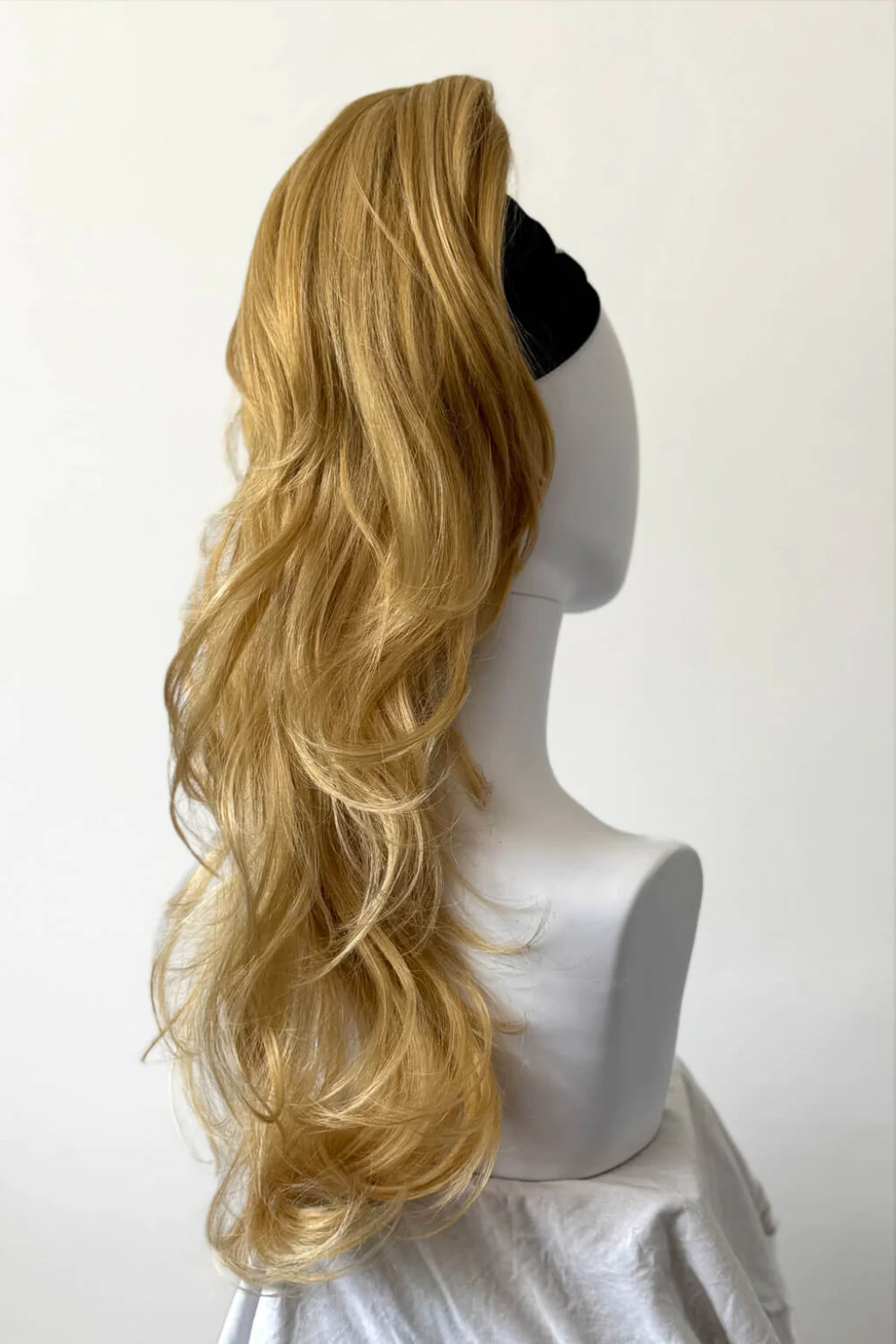 Clip-in ponytail hairpiece extension: Olivia - Image 31