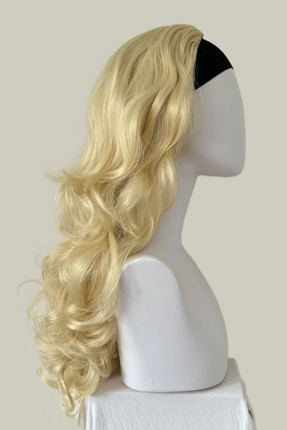 Curly blonde half wig hairpiece extension (3/4 wig), long: Meana - Image 9