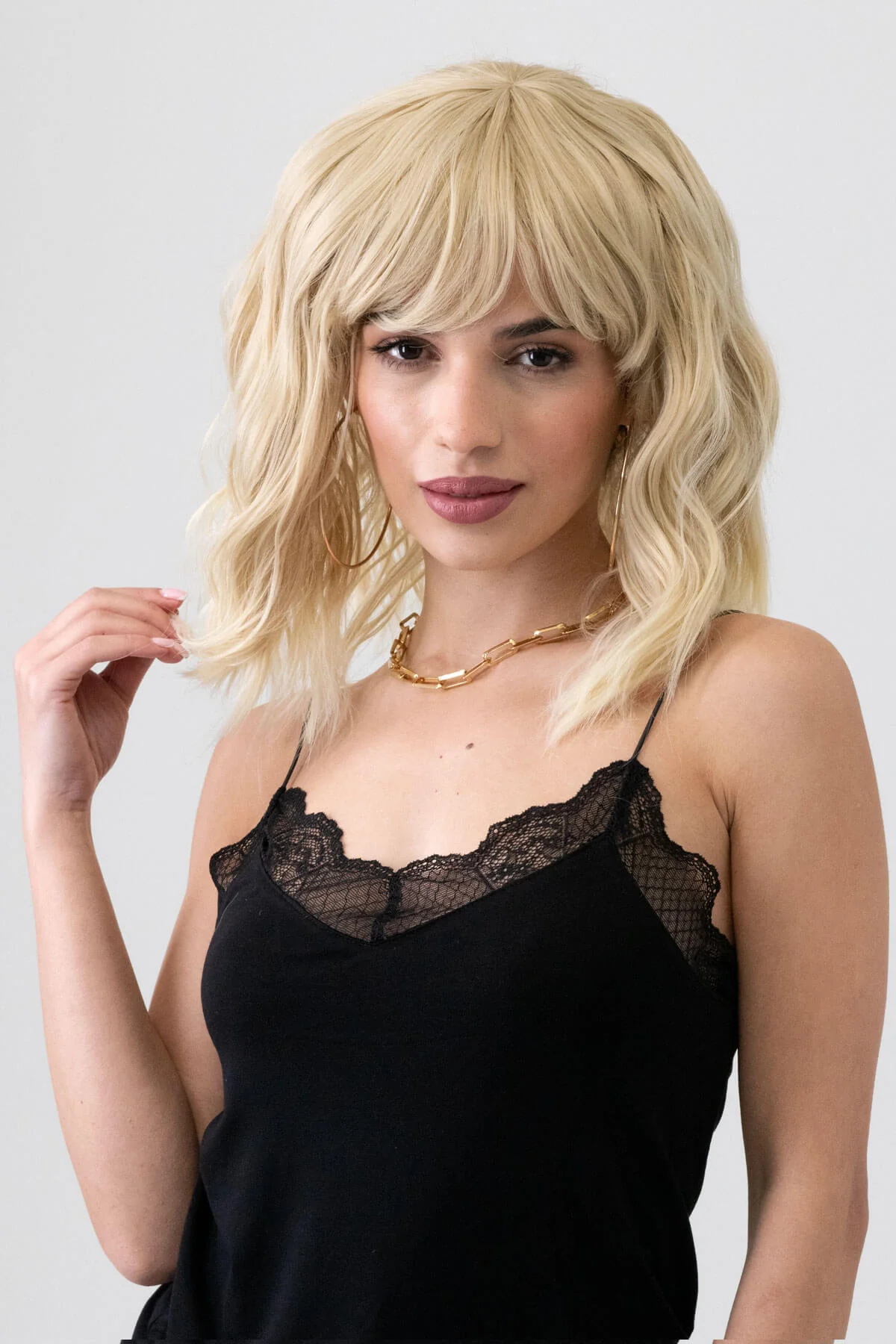 Long blonde bob wig (LOB) with textured waves: Kara - Image 4