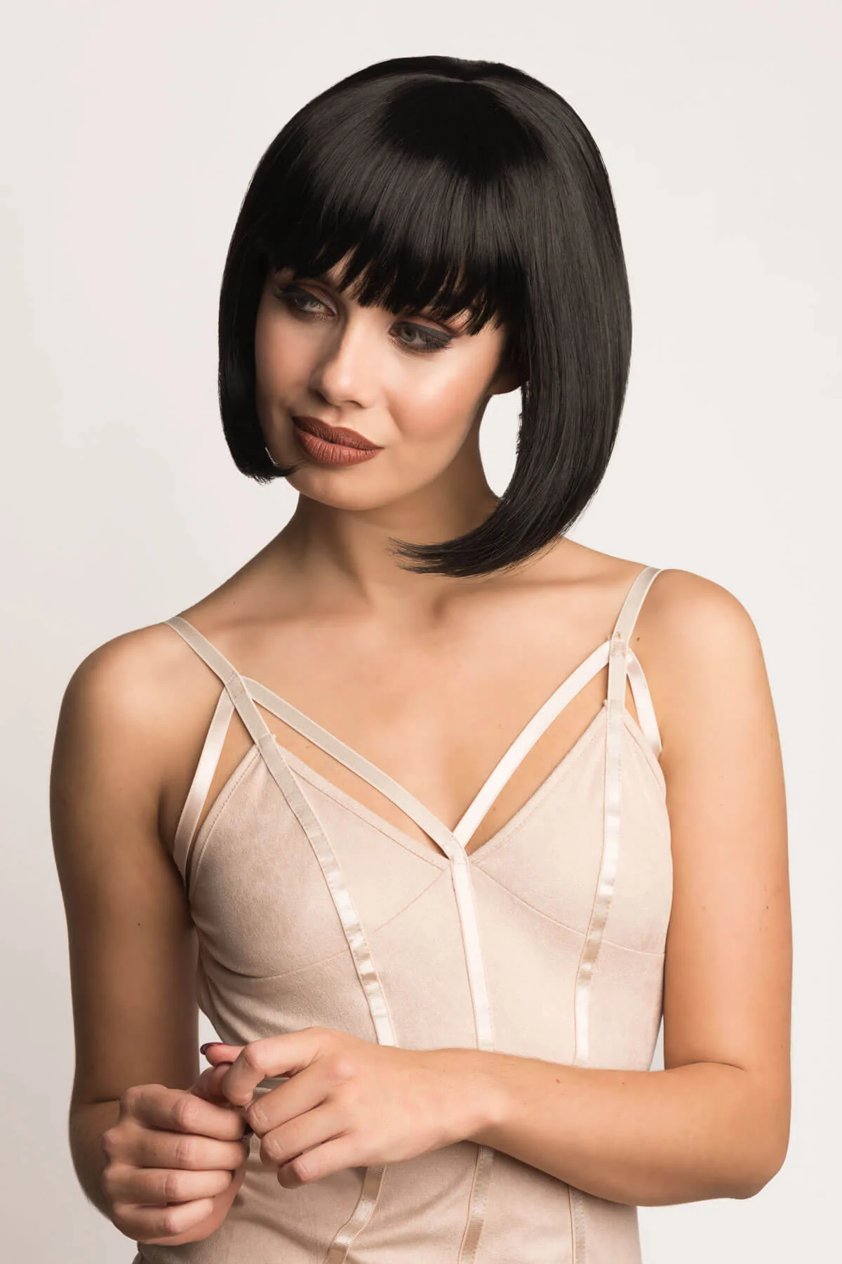 Black inverted bob wig: Chloe - Image 4