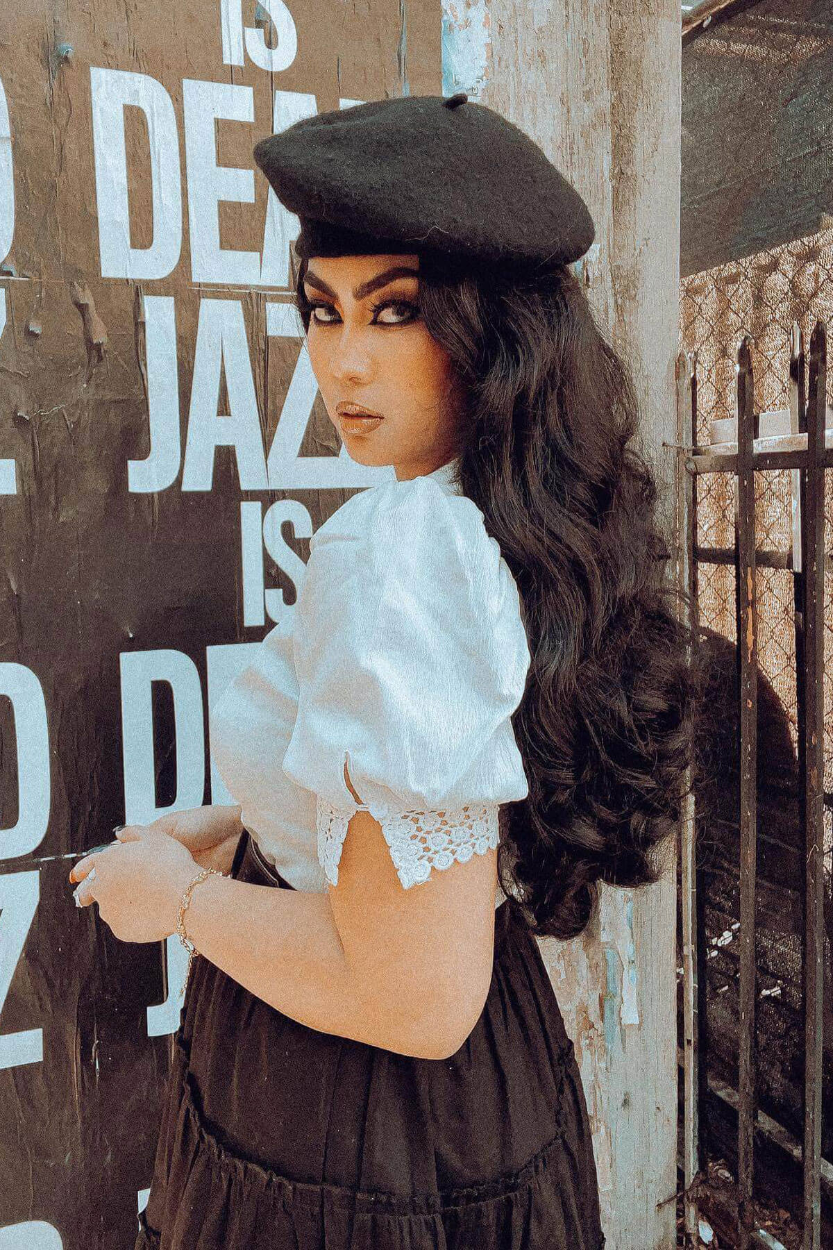 Long black pinup style wig with vintage hollywood waves: Veronica - Image 4