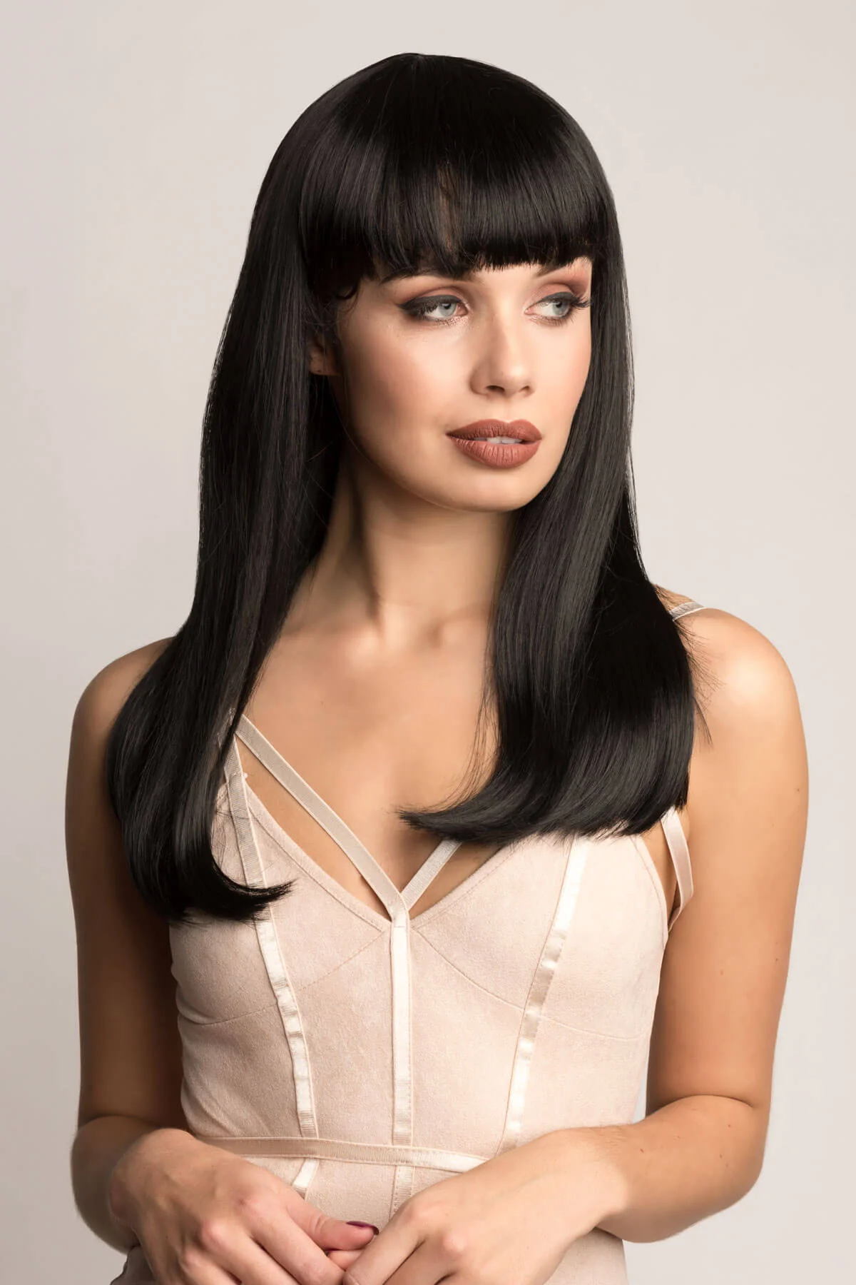 Long straight black wig with straight fringe: Carmen - Image 3