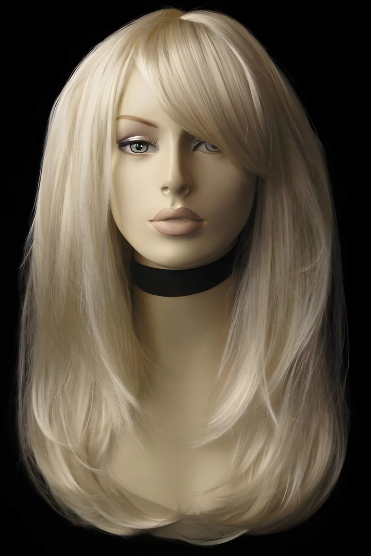 Long blonde wig, face framing with long, side-sweeping fringe: Ashley - Image 9