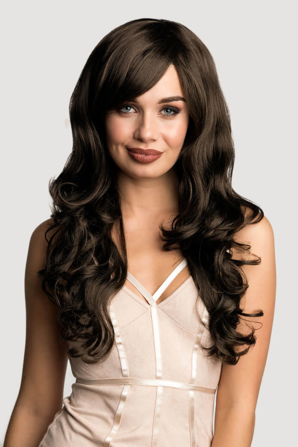 Long brown wig with gentle waves: Bella - Image 2