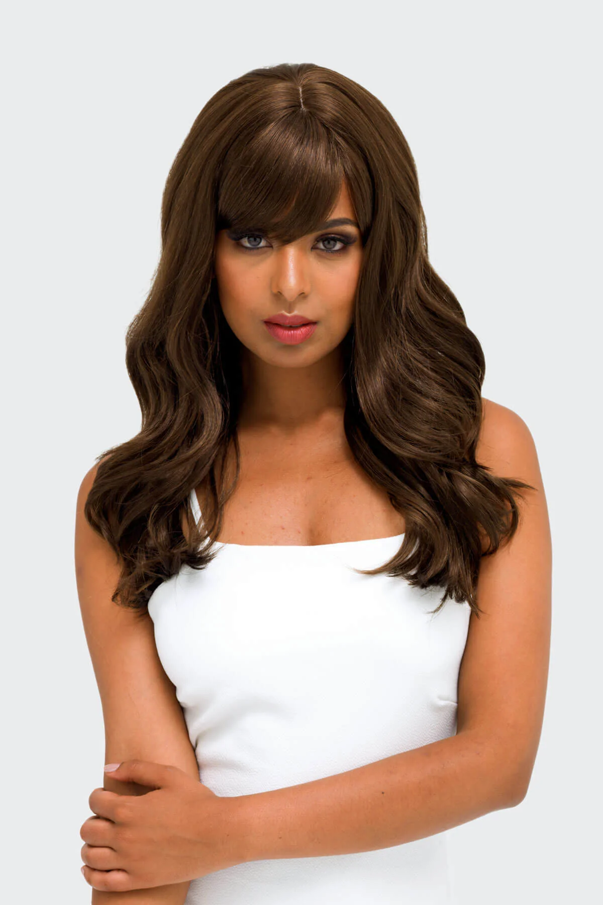 Long brown wig with gentle waves: Emma - Image 10