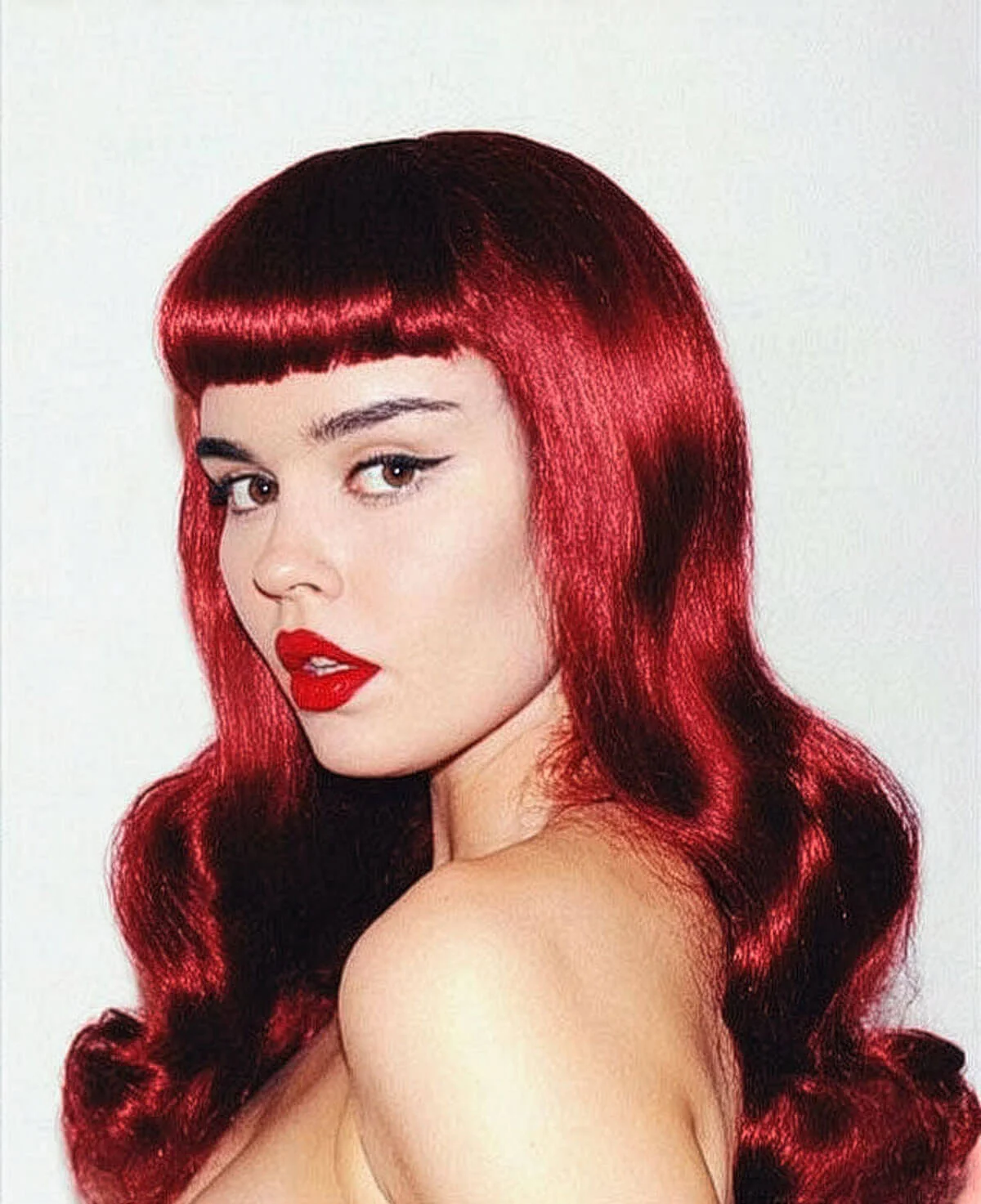 Long copper red pin-up style wig, gently wavy with short fringe: Josefina - Image 6