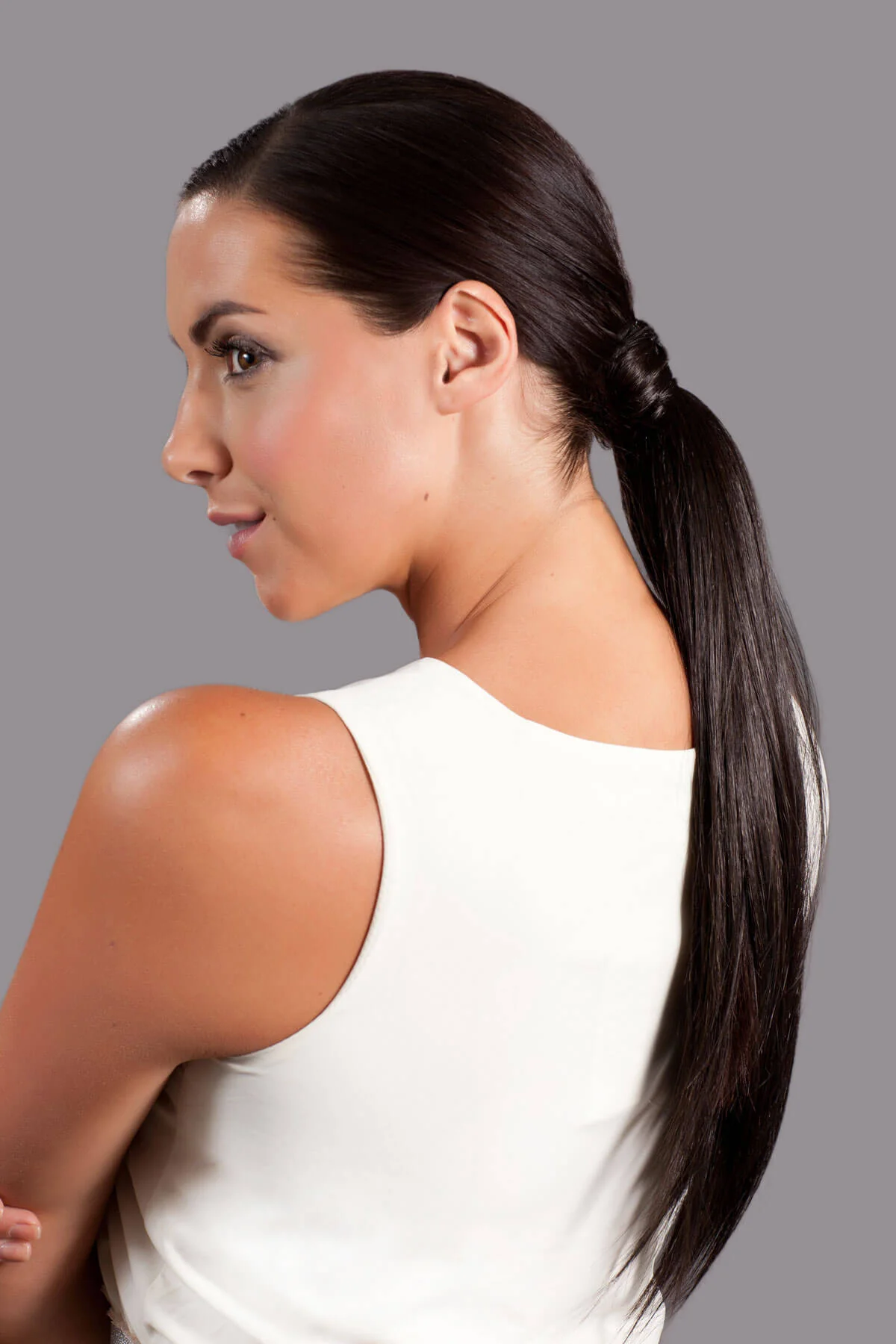 Long sleek ponytail extension with gentle, layered waves: Mali - Image 13