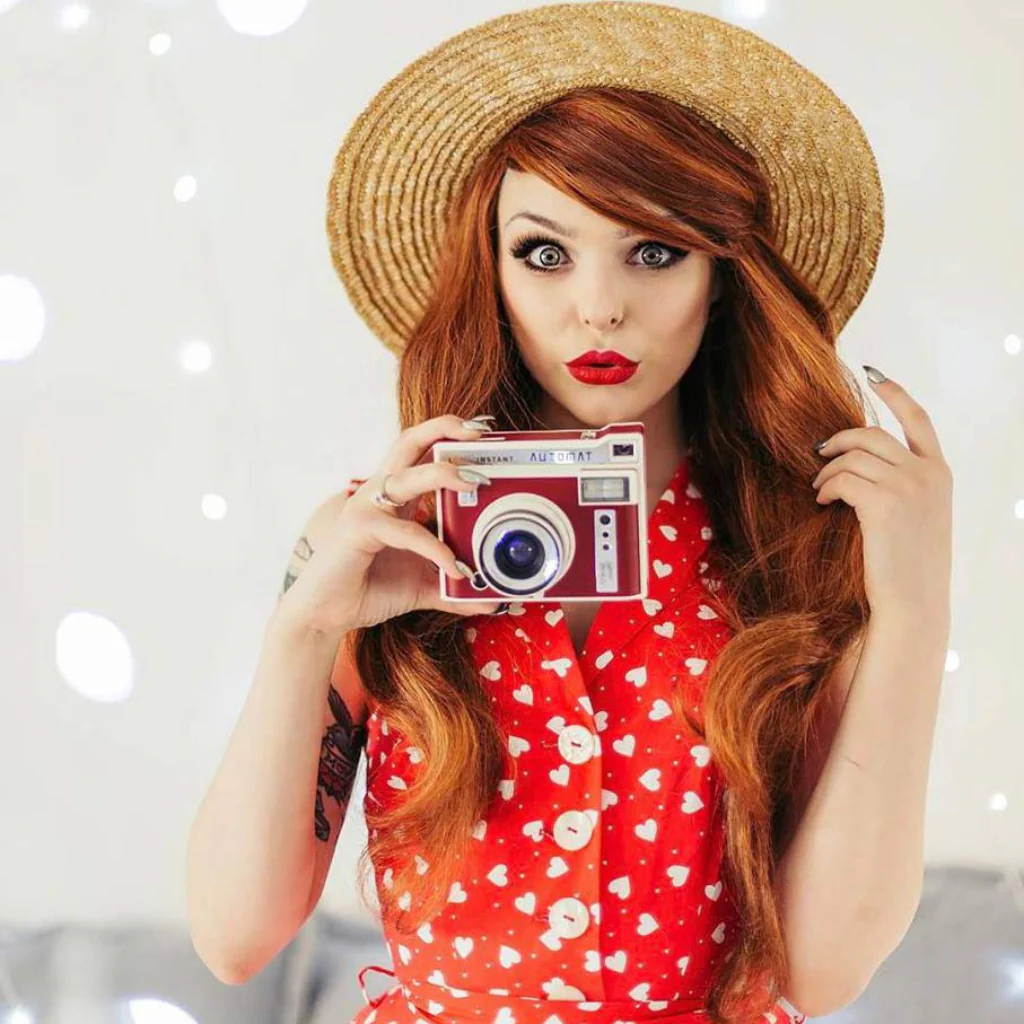 Red & auburn wig with blonde highlights, long: Freya - Image 4
