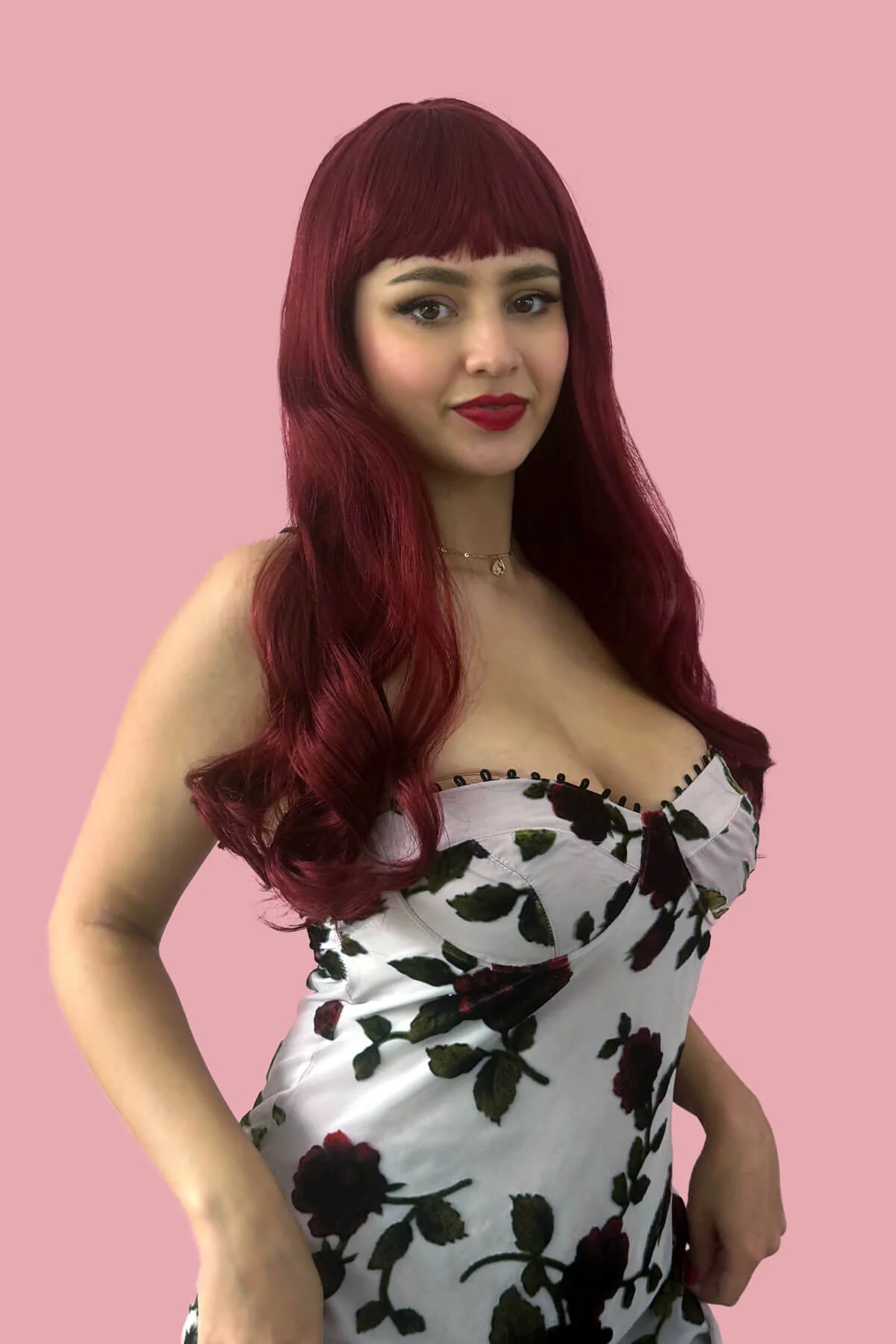 Long red wig with straight retro-style fringe: Esther - Image 2