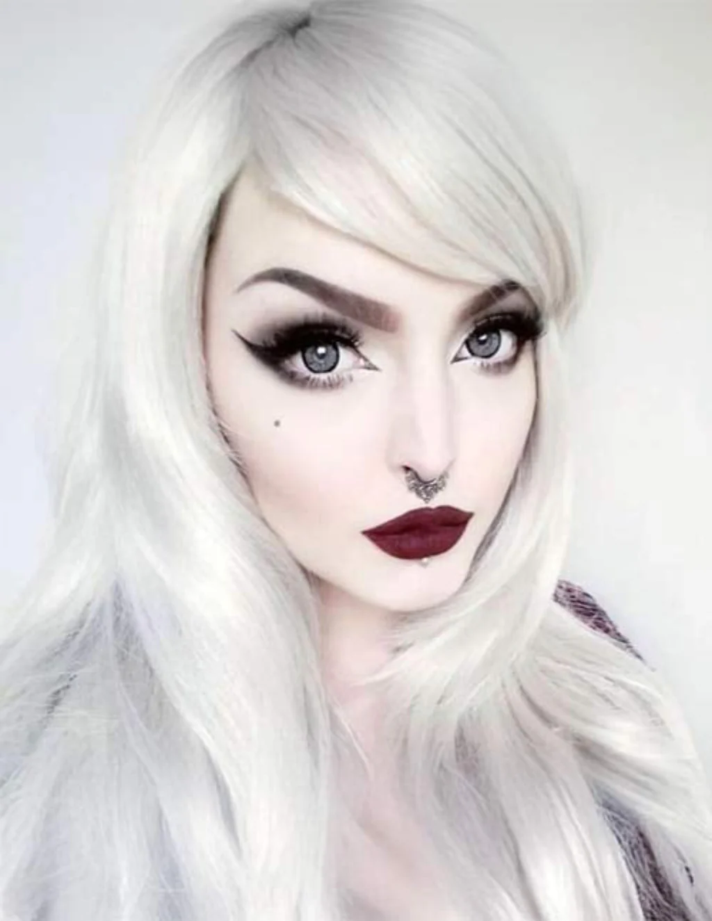 Long silver/grey wig in razor cut, face framing style: London - Image 5