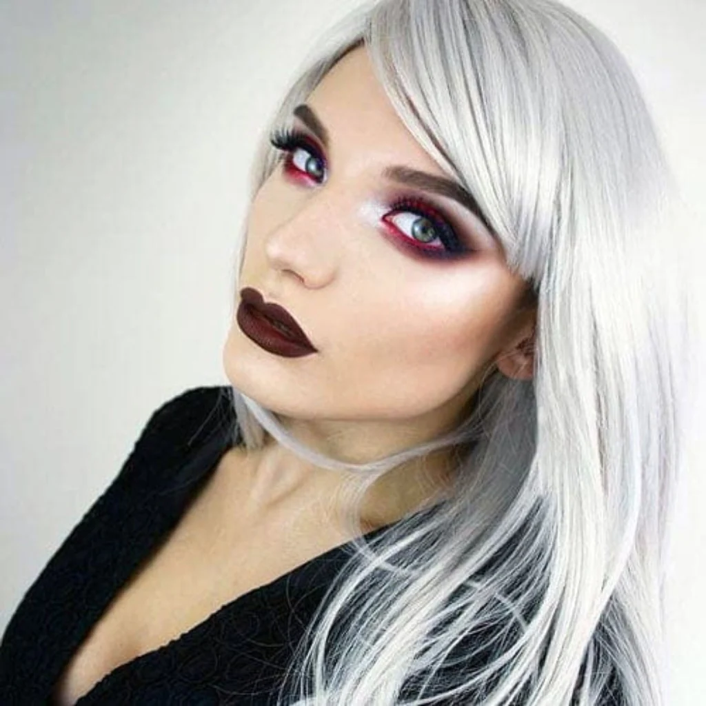 Long silver/grey wig in razor cut, face framing style: London - Image 6