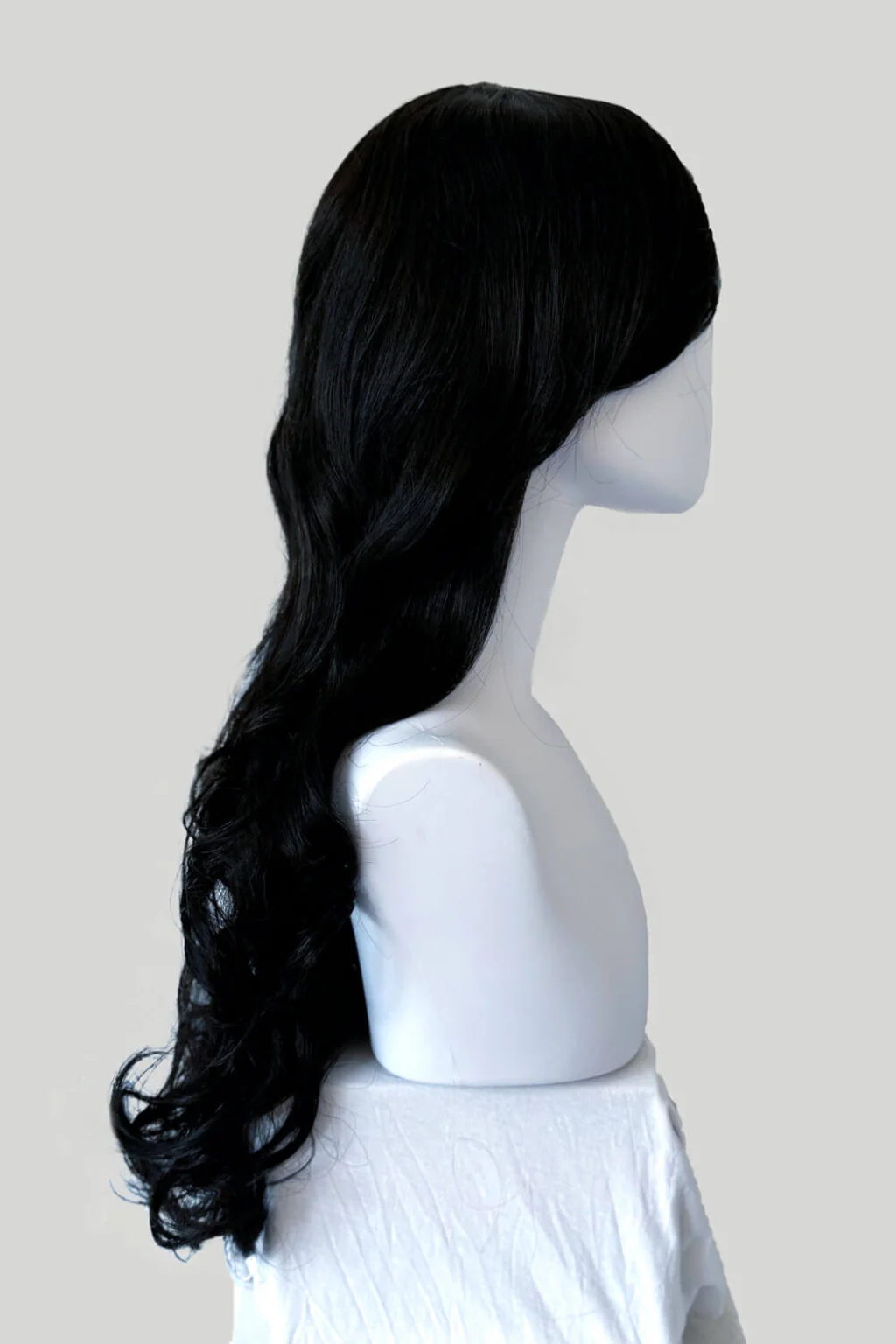 Long wavy black wig with side-sweeping Fringe: Charlotte - Image 7