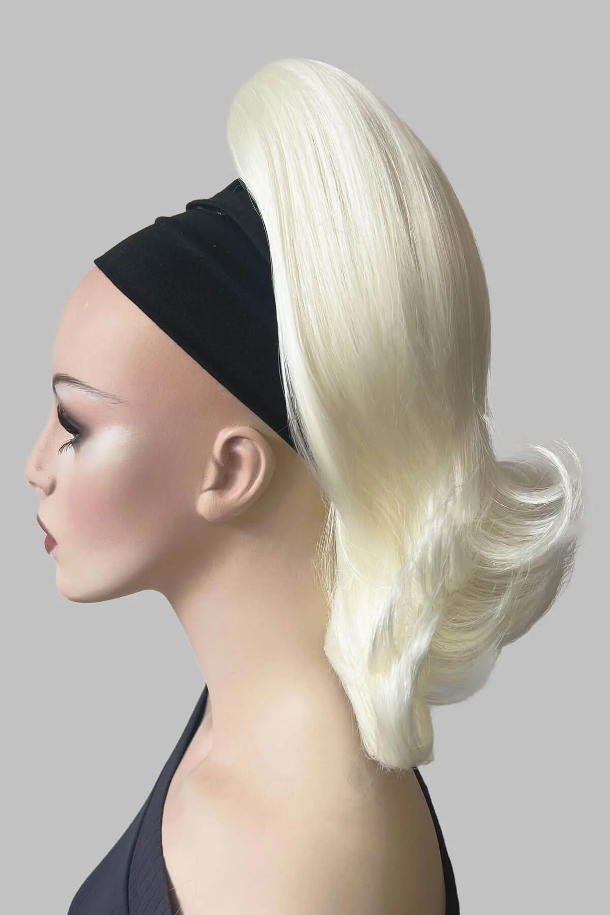 Ponytail hairpiece, shoulder length with flick/flip, retro 1960s style: Ariana - Image 33