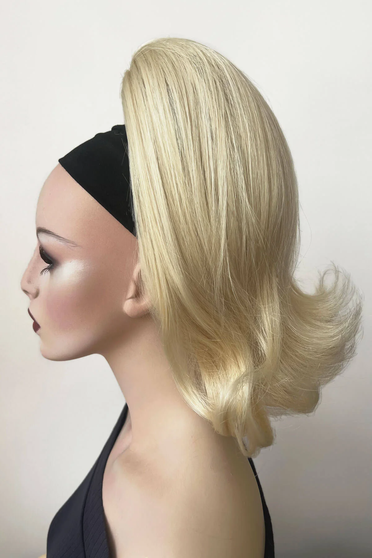 Ponytail hairpiece, shoulder length with flick/flip, retro 1960s style: Ariana - Image 39