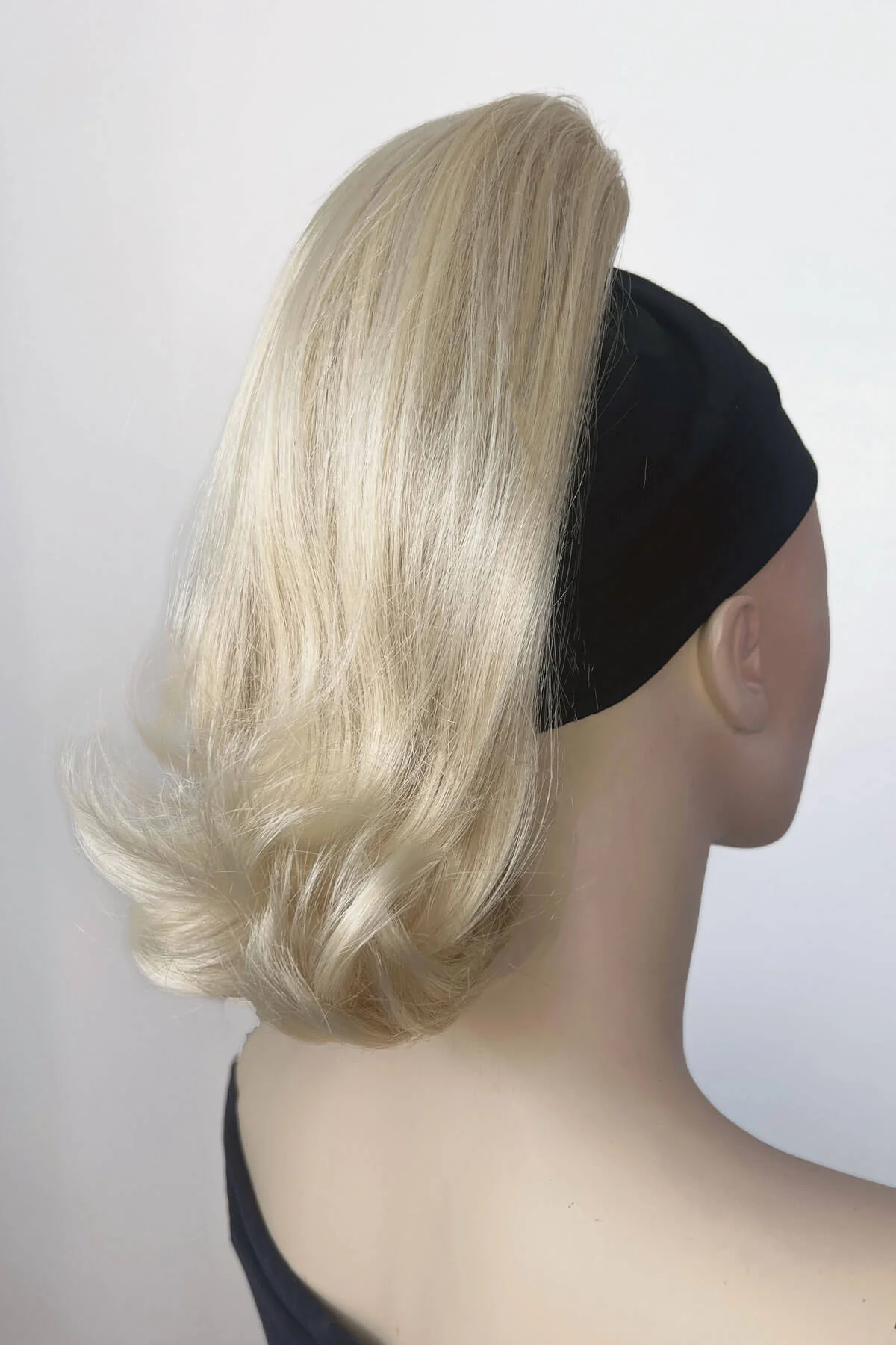 Ponytail hairpiece, shoulder length with flick/flip, retro 1960s style: Ariana - Image 40