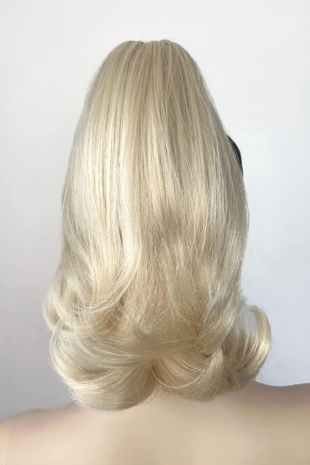 Ponytail hairpiece, shoulder length with flick/flip, retro 1960s style: Ariana - Image 41