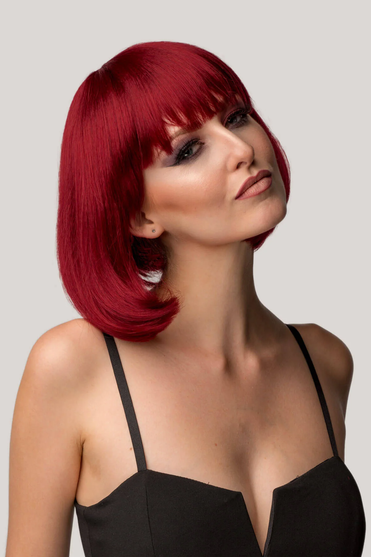 Red inverted bob wig, short and chic: Flavia - Image 2