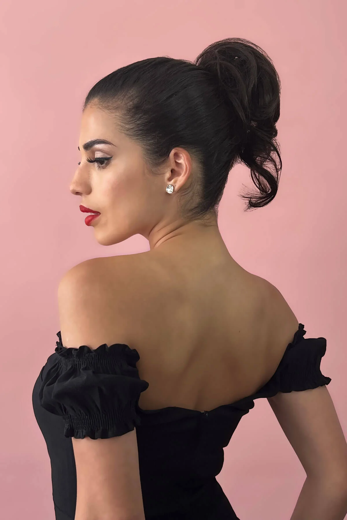 Short ponytail extension hairpiece, short with whisps: Leah - Image 13