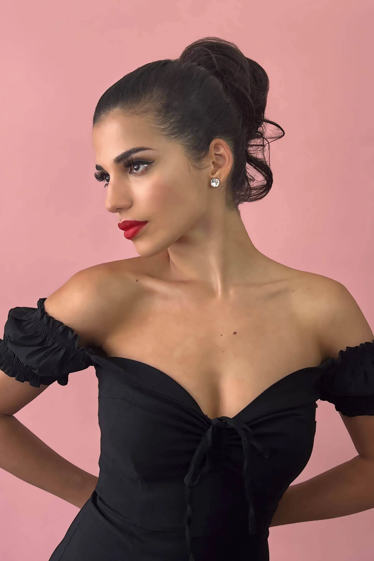 Short ponytail extension hairpiece, short with whisps: Leah - Image 29