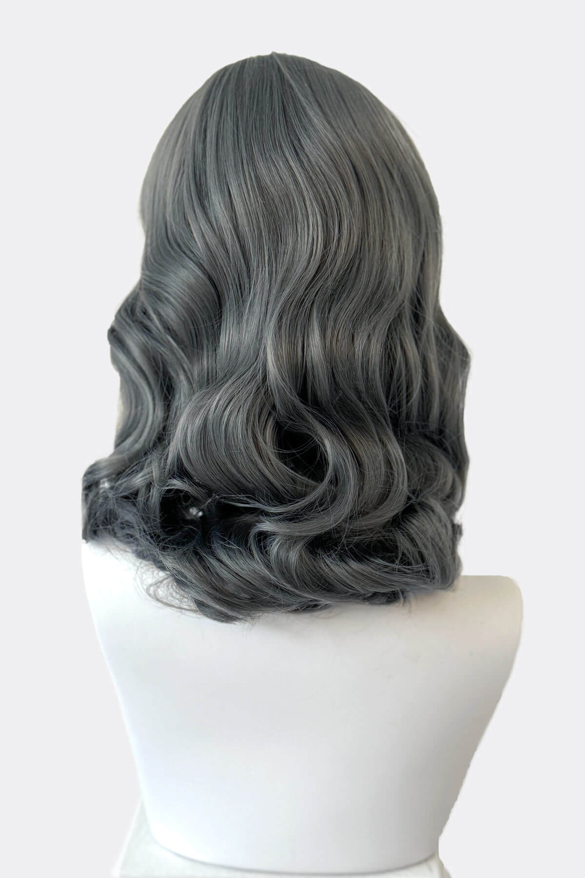 Silver-grey pin-up style wig with long waves and short fringe: Dotty - Image 4