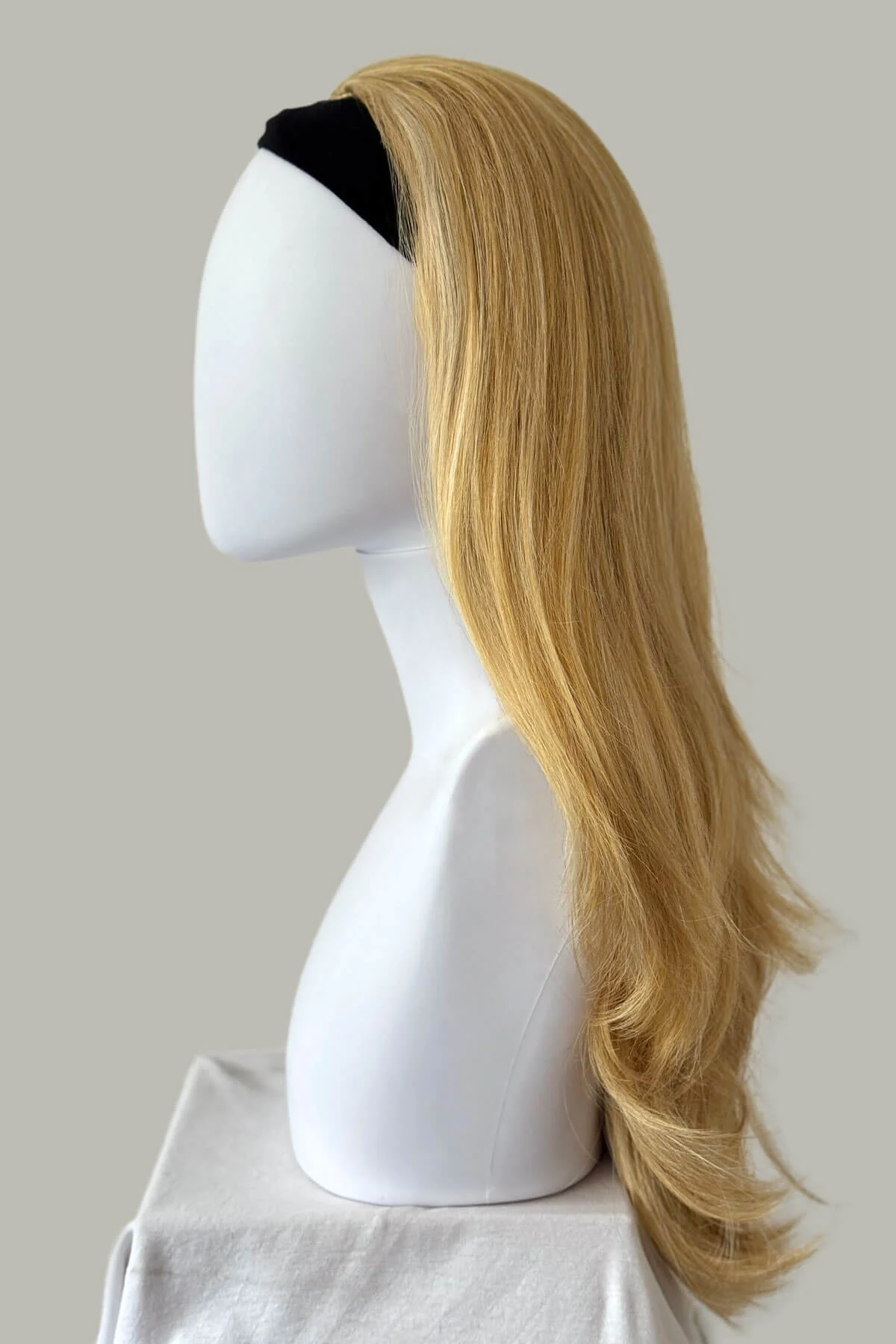 Straight blonde half wig hairpiece (3/4 wig), layered: Autumn - Image 10