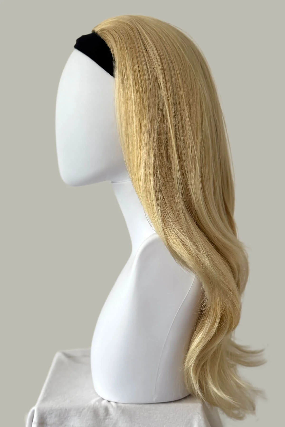Straight blonde half wig hairpiece (3/4 wig), layered: Autumn - Image 17