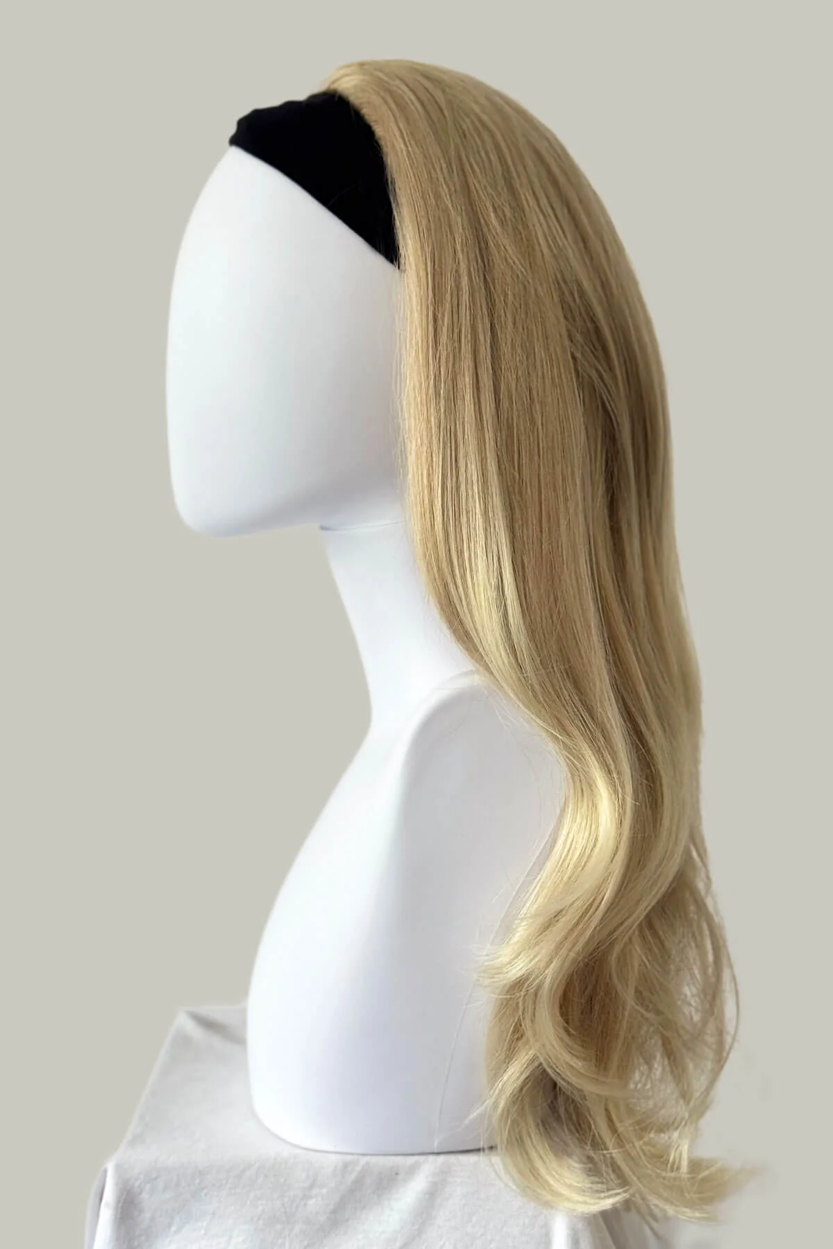Straight blonde half wig hairpiece (3/4 wig), layered: Autumn - Image 30